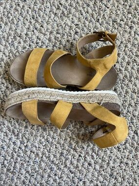 Universal Thread Mustard Espadrille Platform Sandals with Ankle Strap
